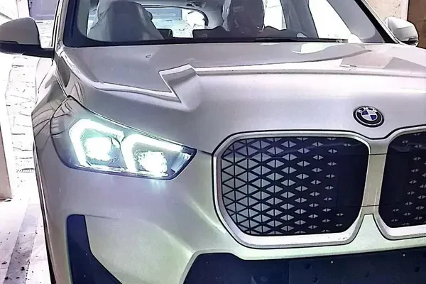 بی‌ام‌و آی‌ایکس ۱ لانگ، سفید